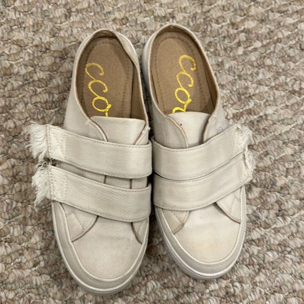 🔥CCOCCI running shoes size 7 white